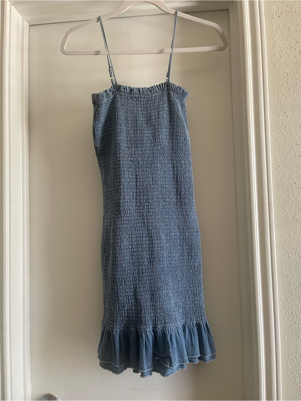 Love Tree Smocked Spaghetti Strap Blue Midi Dress with Ruffled Hem